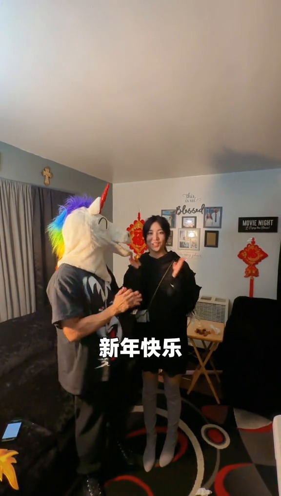 毒角 SHOW 与美国家庭成员共同庆祝中国新年